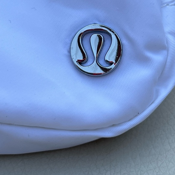 Lululemon Everywhere Belt Bag 1L
White - Picture 5 of 8